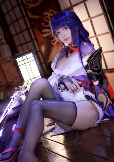 伸进她的内裤疯狂揉摸_BD英语动漫免费观看